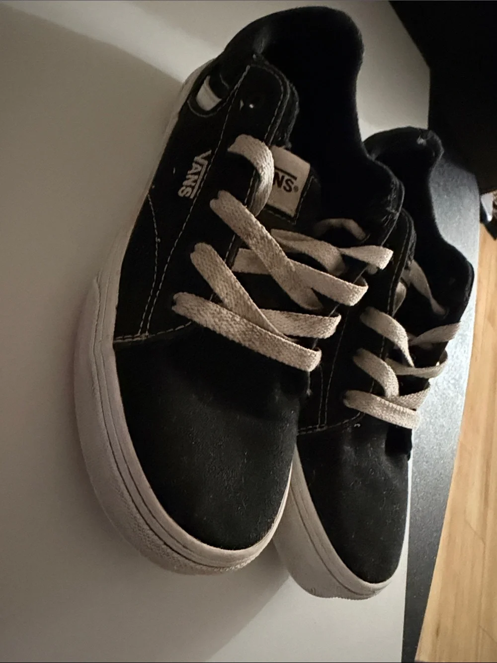 Vans Youth 3.5 big boy Black and White Low-Top Sneakers